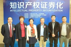 Prof. Jerome Yen (third from the right) 顏志宏教授(右三) 颜志宏教授(右三)