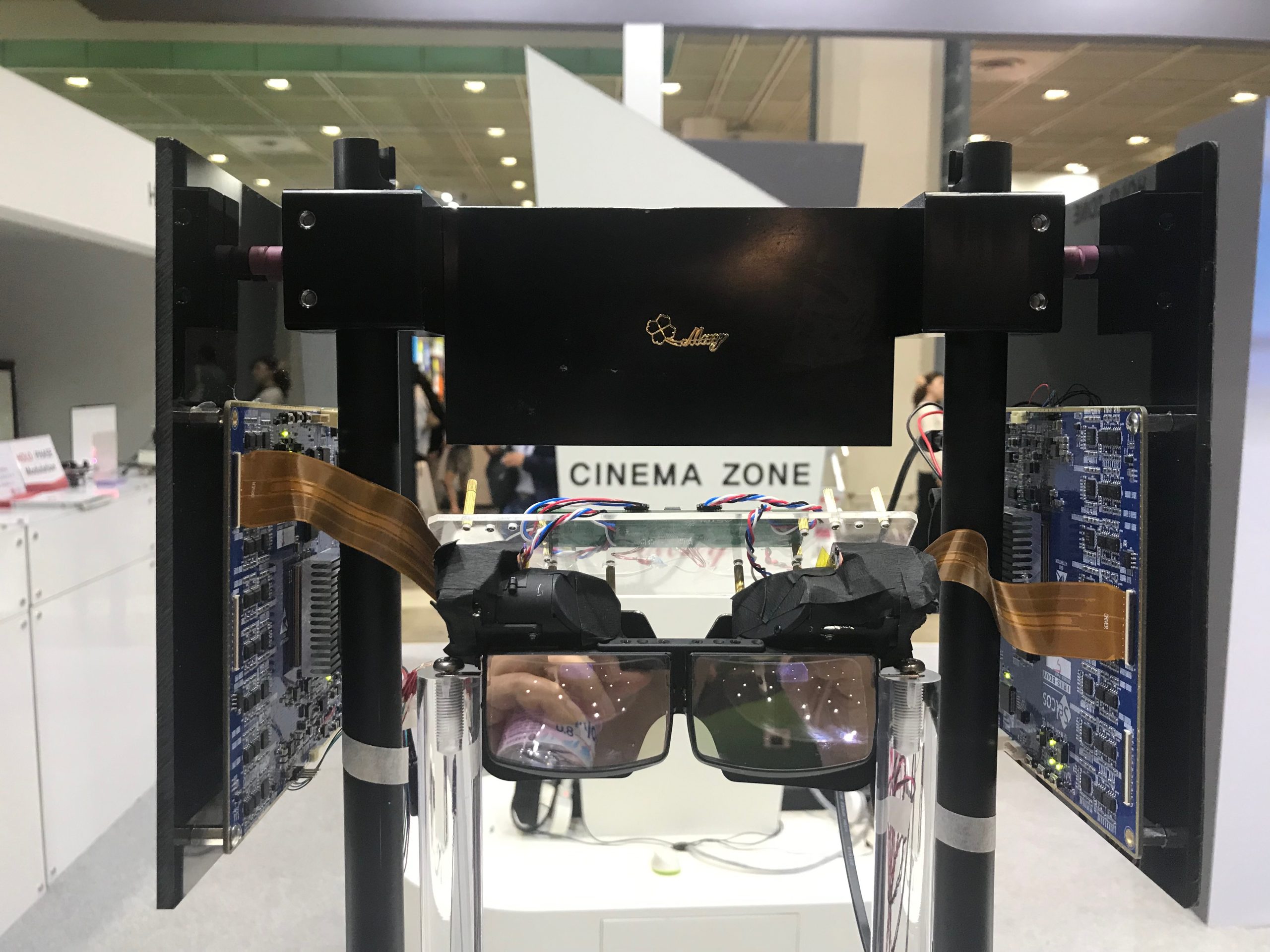 MAY's world first true 4Kx2K LCoS panel with ASTRI's optical design to provide an industry-leading 70-degree-wide field of view.